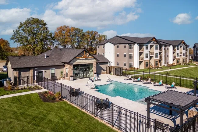 the-sullivan-lake-saint-louis-mo-luxury-pool
